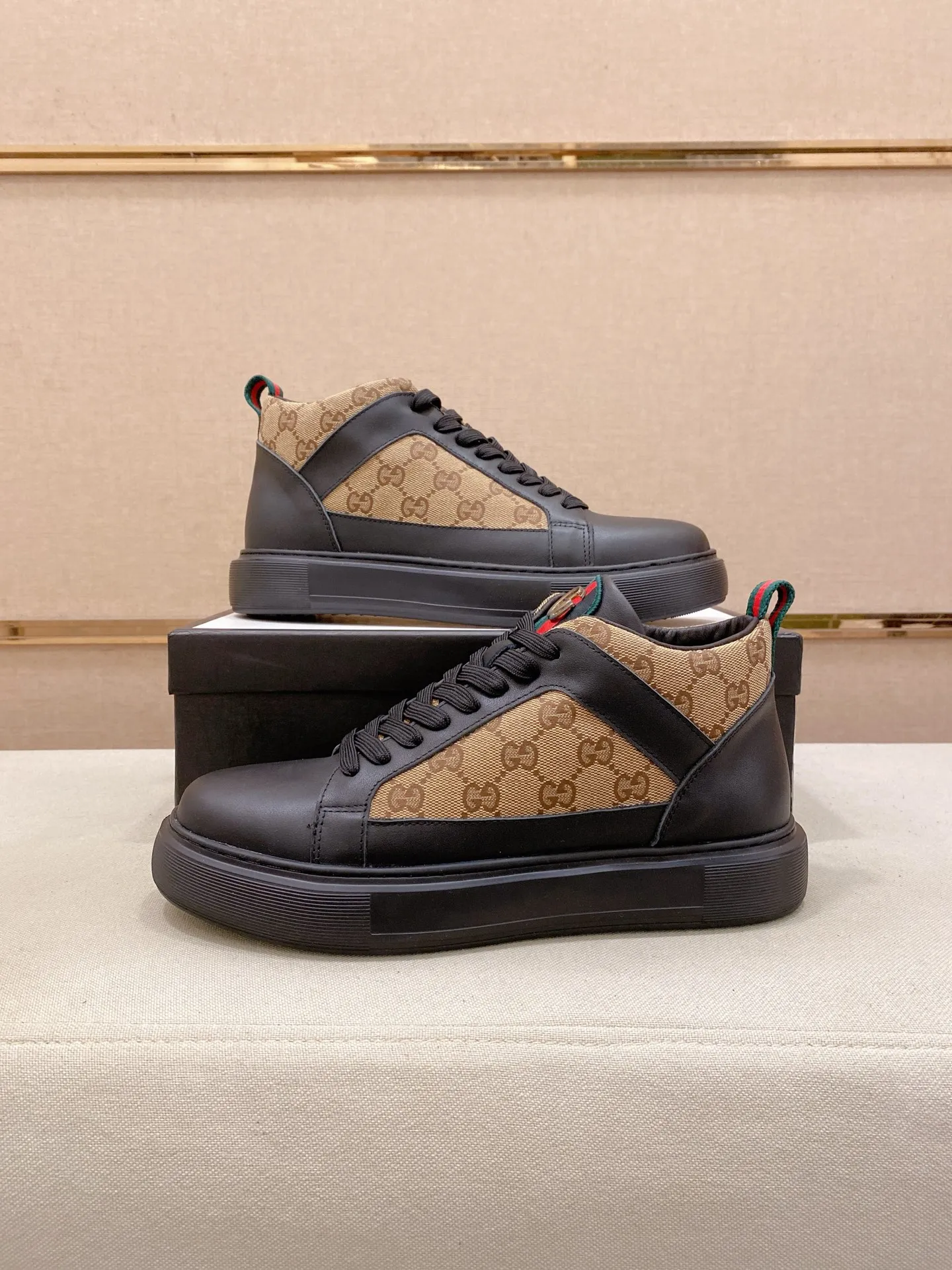 Men's clothing and shoes💰: 462💰 (GUCCI) The latest model from the official website🎁🎁Casual and fashionable men's shoes👟, hot style💥The style is simple and elegant, exclusive for trendy men. Unique official website's latest brand elements👑original Gucci decoration, fashionable and generous, the fabric is original cowhide ✅sheepskin lining, the official website specifies wear-resistant casual outsole, the classic model is taken in kind at the counter🎬38-44 (can be customized for 45 non-refundable)